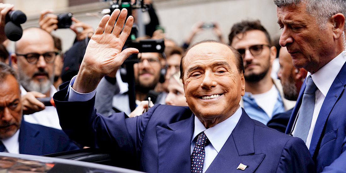 Il venditore di razza Silvio Berlusconi ha sempre seguito l’odore del denaro